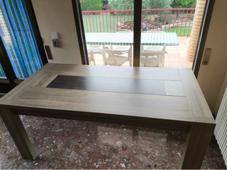 Mesa de salón madera.