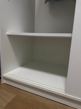 Guardaroba bianco Ikea con porte scorrevoli