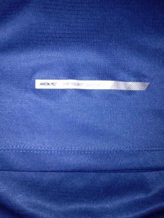 Camiseta deportiva azul marino