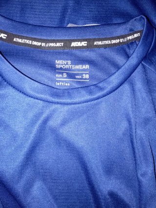 Camiseta deportiva azul marino