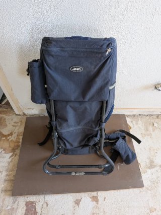 Mochila Portabebés trekking Jane Negra