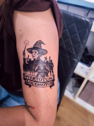Tatuadora Profesional | Línea Fina y Mini Tattoos