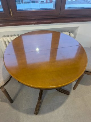 Mesa Redonda de Madera