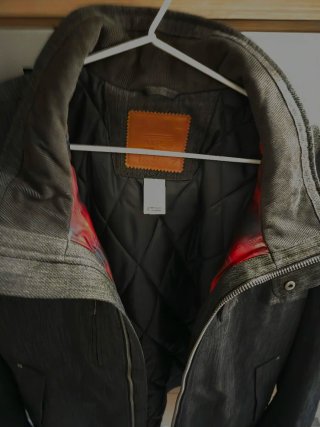 Chaqueta gris estilo abrigo