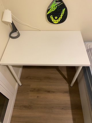 Mesa de estudio blanca