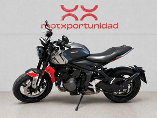 TRIUMPH TRIDENT 660
