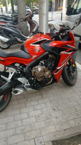 Moto Honda CBR Roja y Blanca