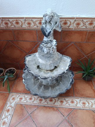 Fuente de Patio con Figura