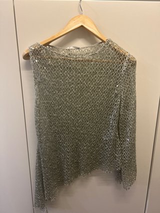 Blusa Zara plateada una manga lentejuelas XS-S