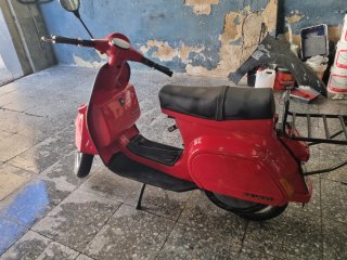 Vespa PK125 Roja