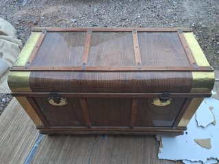 Caja antigua de madera y latón