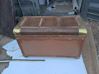 Caja antigua de madera y latón