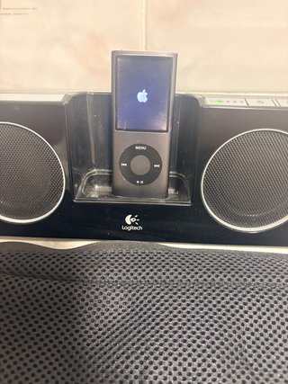 iPod Nano 4G y Altavoces Logitech