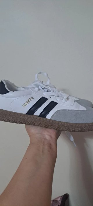 Zapatillas de mujer blancas y negras