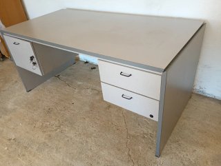 Mesa de oficina y silla negra/roja