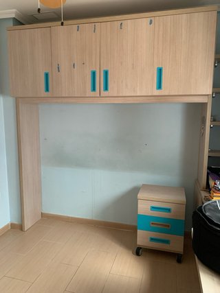 Armarios, camas, mesa y Estanterías Cubo