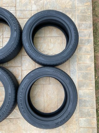 Set de 4 Neumáticos RoadX 205/55 R16