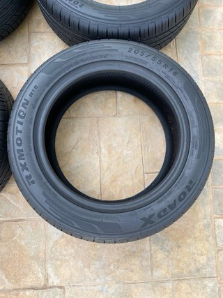 Set de 4 Neumáticos RoadX 205/55 R16