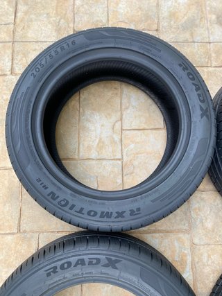 Set de 4 Neumáticos RoadX 205/55 R16