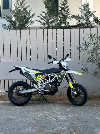 Husqvarna 701 Supermoto