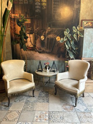 Pareja butacas vintage + mesa auxiliar