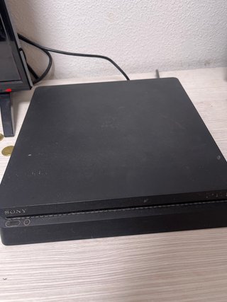 Consola Sony PS4 Negra, con cables incluidos, hdmi