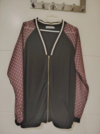 Chaqueta Pull&Bear Negra y burdeos