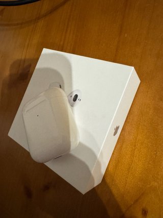 Apple AirPods con estuche de carga