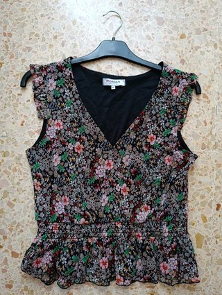 Top marca Morgan. Nuevo. Color negro con estampado
