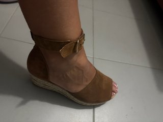 Sandalias cuña marrón