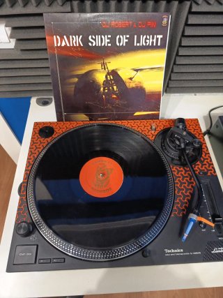 Vinilo Dark Side of Light - DJ Robert & DJ Piwi