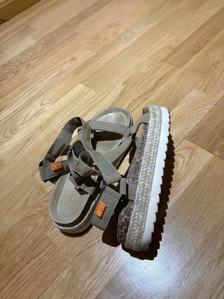 Sandalias esparto beige y marrón