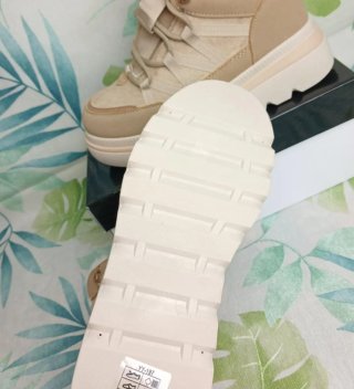 Botas de mujer beige nuevas