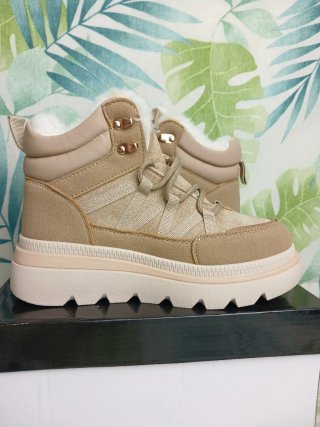 Botas de mujer beige nuevas