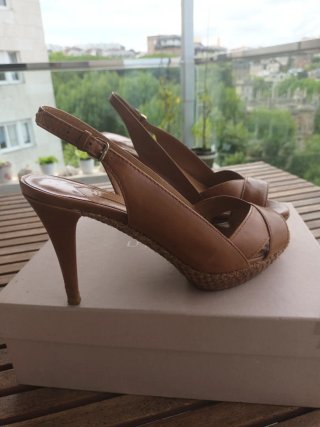 Sandalias de tacón marrón talla 40