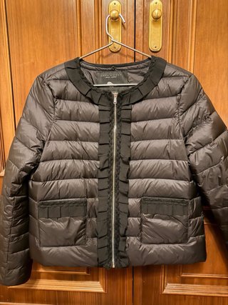 Plumas ligero Zara negro mujer