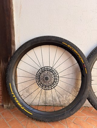 Rodas Roval Control SL com cubos DT Swiss 180