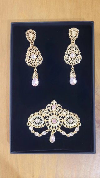 Aderezo de Joyería Dorado y Rosa