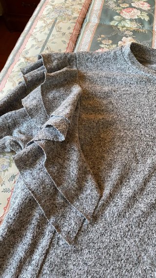 Jersey Gris Bershka con Volantes