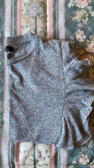 Jersey Gris Bershka con Volantes