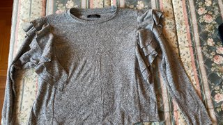 Jersey Gris Bershka con Volantes
