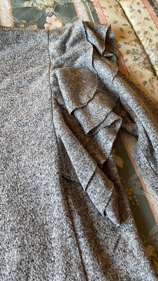 Jersey Gris Bershka con Volantes