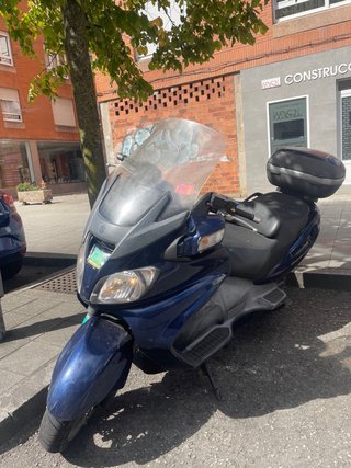 Suzuki Burgman 650 Maxi Scooter