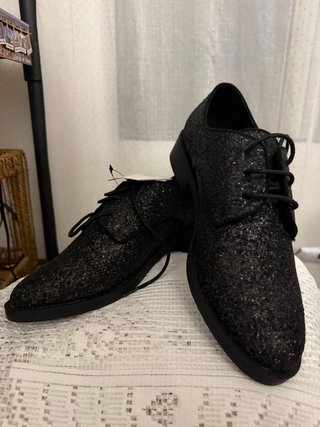 Zapatos de vestir negros con brillo