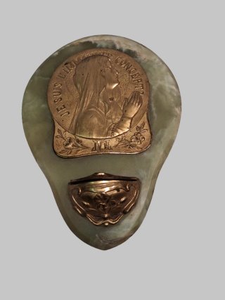 Benditera modernista de jade y bronce para colgar