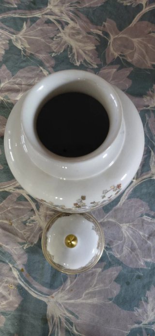 Jarrón de Porcelana Fina con Tapa