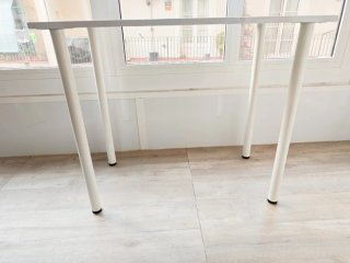 Mesa de escritorio blanca