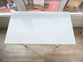 Mesa de escritorio blanca