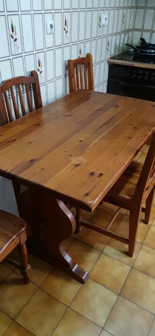 Mesa y 4 Sillas Madera Maciza