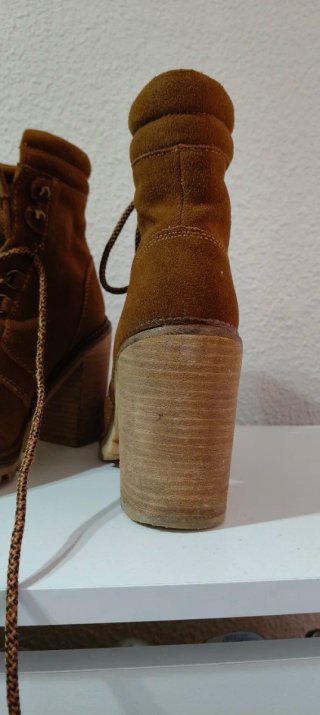 Botines de Ante con Cordones